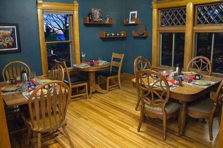 Dining 20 of 32