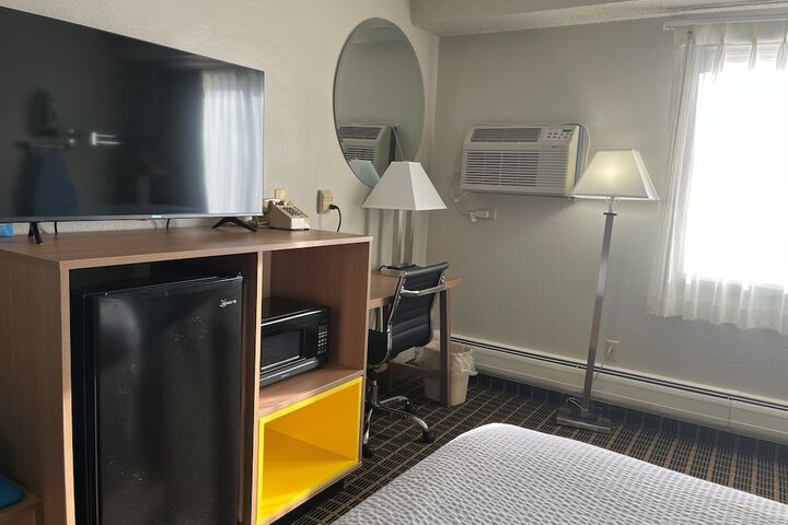 Room 16 of 19