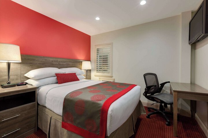 Room 12 of 33