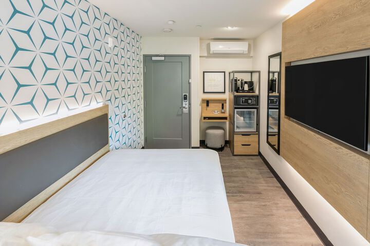 Room 32 of 53