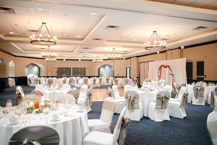 Ballroom/Hall 66 of 76