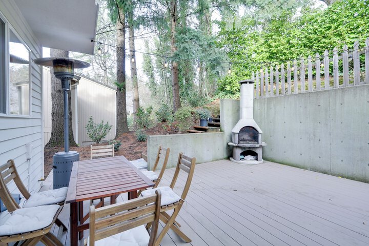 Lake Oswego Home w / Deck 9 Mi to Downtown Portland
