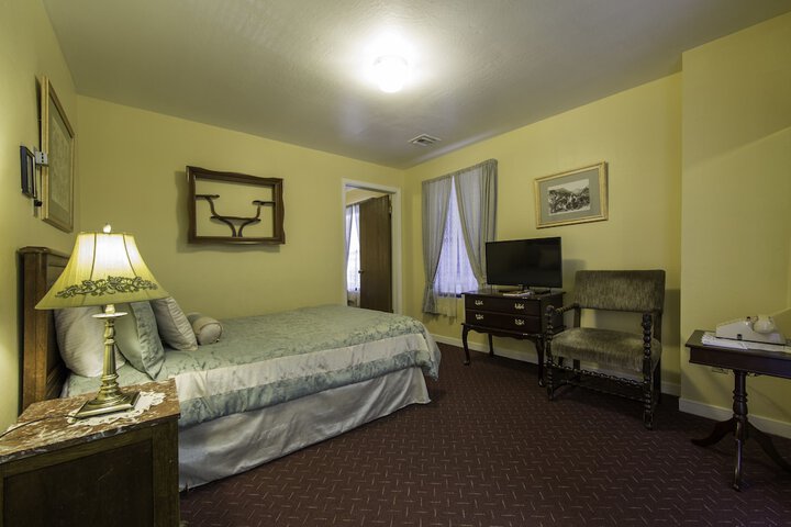 Room 22 of 38