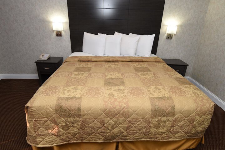 Room 13 of 35