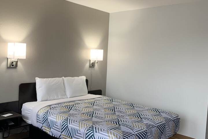 Room 8 of 32