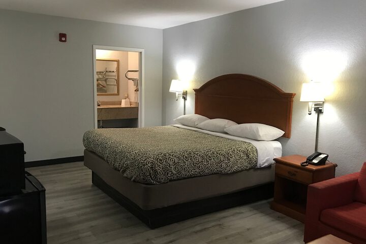 Room 14 of 18