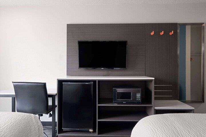 Room 17 of 35