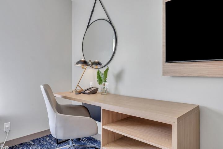 Room 25 of 37