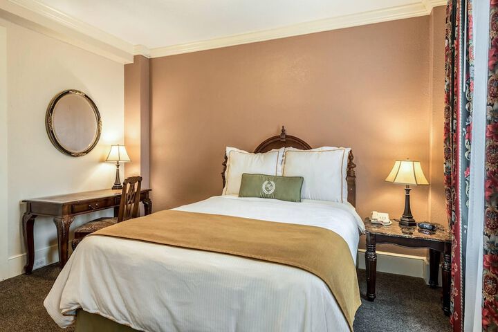 Hotel Bothwell Sedalia Central District an Ascend Collection Hotel