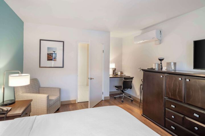 Room 26 of 38