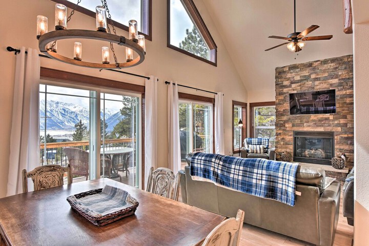 Gorgeous Twin Lakes Home w / Deck Overlooking Mtns!