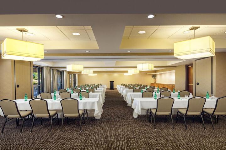 Ballroom/Hall 104 of 110