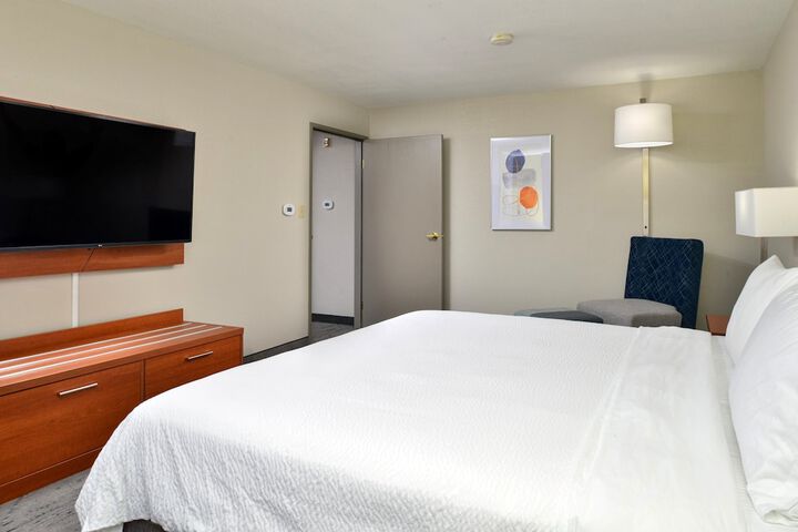 Holiday Inn Express Farmington - Bloomfield by IHG