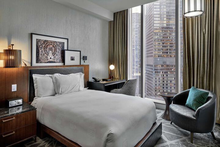 LondonHouse Chicago Curio Collection by Hilton