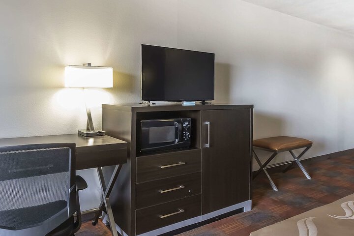 Room 32 of 62