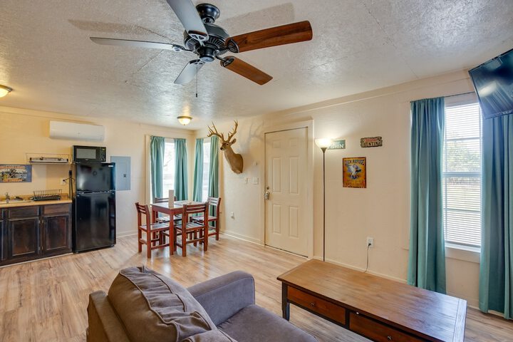 On-site Fishing Pier: Pet-friendly Kerens Cabin!