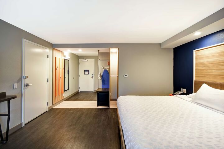 Room 11 of 34