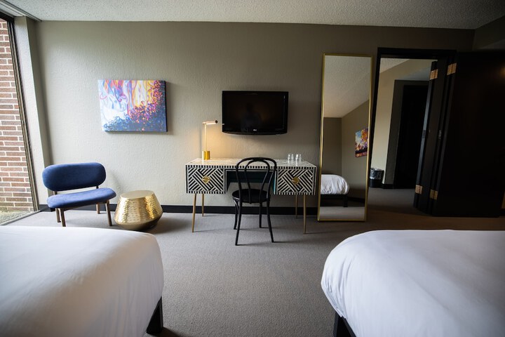 The Highlander Hotel Iowa City an Ascend Collection Hotel