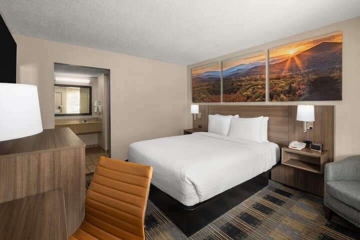 Days Inn by Wyndham Canton