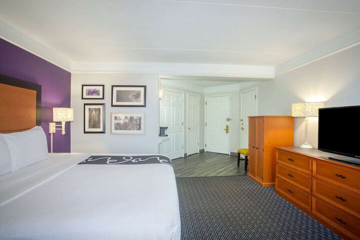 Room 33 of 51