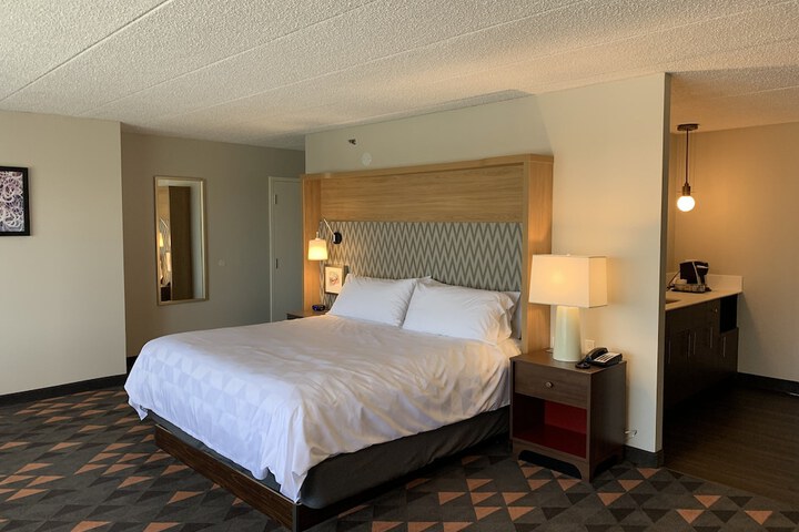 Holiday Inn Chicago Nw Crystal Lk Convention Center by IHG