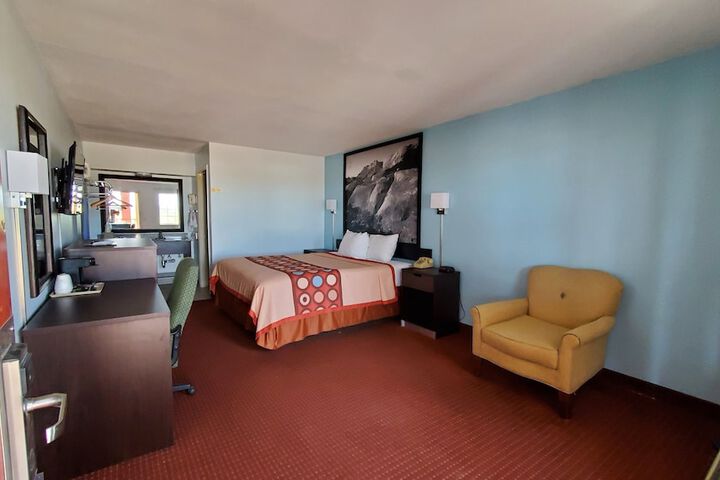 Super 8 by Wyndham Van Horn