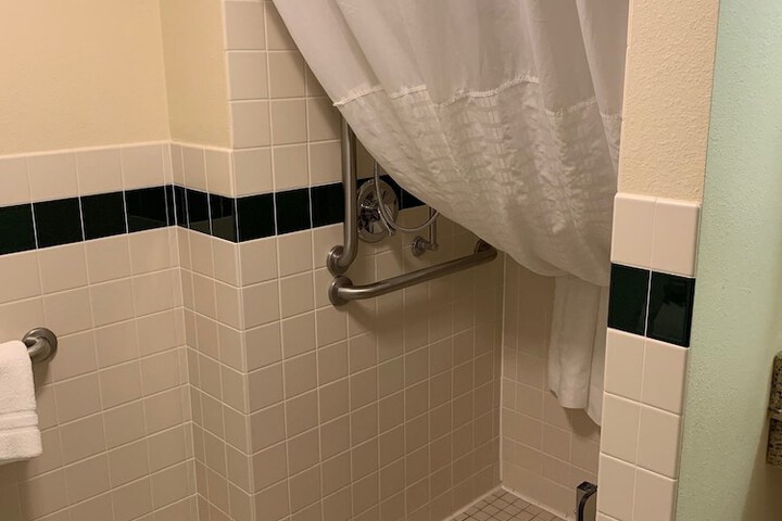 Room 11 of 25