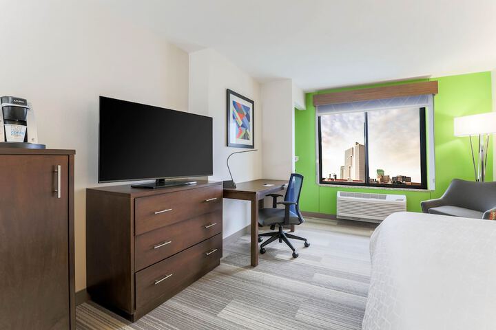 Room 15 of 38