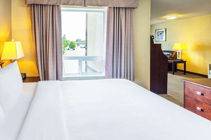 Room 32 of 47