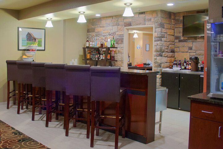 Lounge 53 of 58