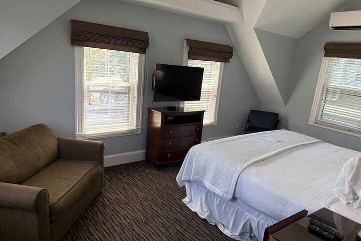 Crowne Pointe Historic Inn & Spa - Adults Only
