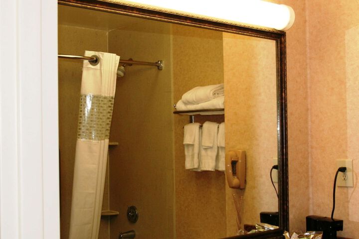 Room 11 of 48