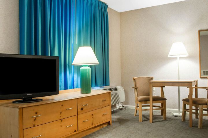 Econo Lodge South