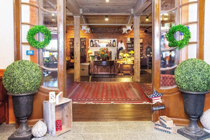 Hotel 3 of 128