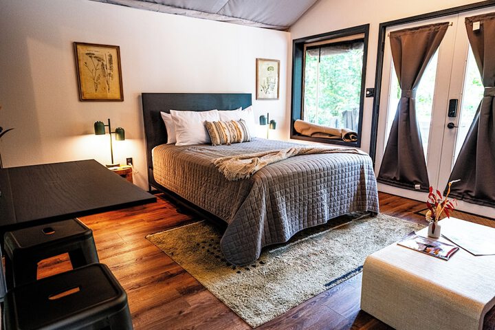Room 105 of 190