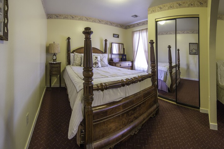 Room 13 of 38