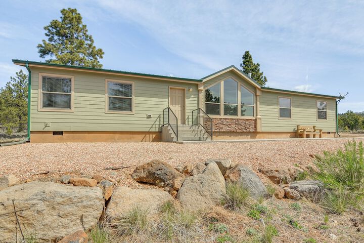 Secluded Boulder House - Next to National Forests!