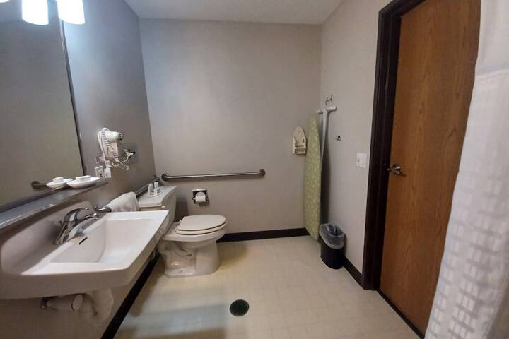 Room 7 of 34