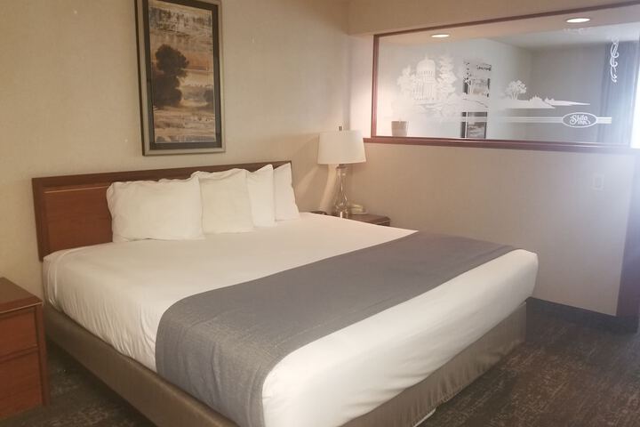 Room 17 of 24