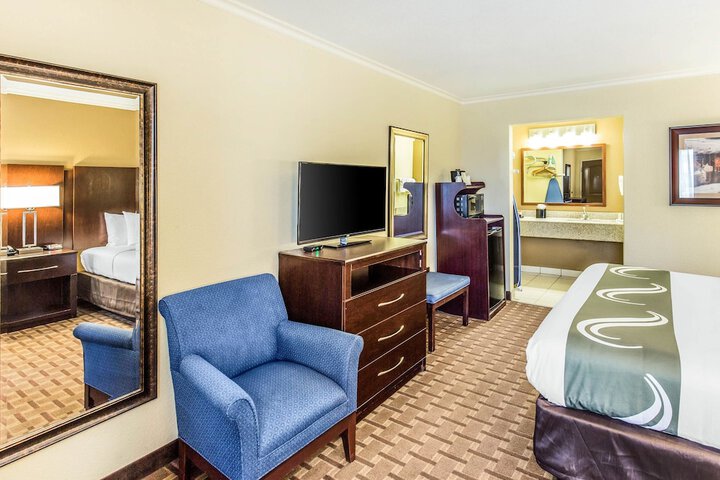 Room 17 of 27