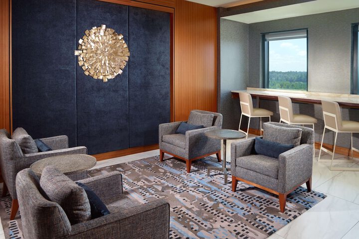 Lounge 37 of 38