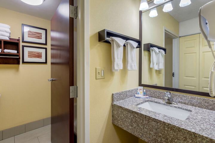 Comfort Inn & Suites Hillsville I-77