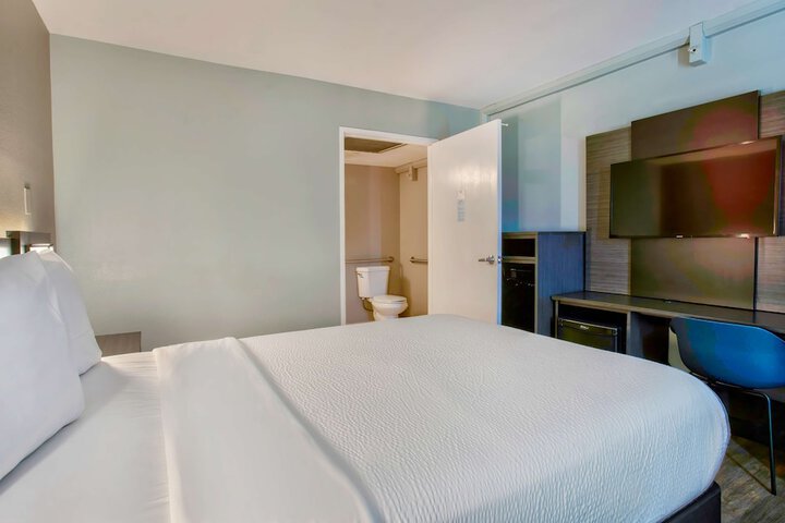 Room 42 of 64