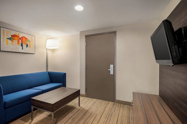 Holiday Inn Express Hotel & Suites Fredericksburg by IHG