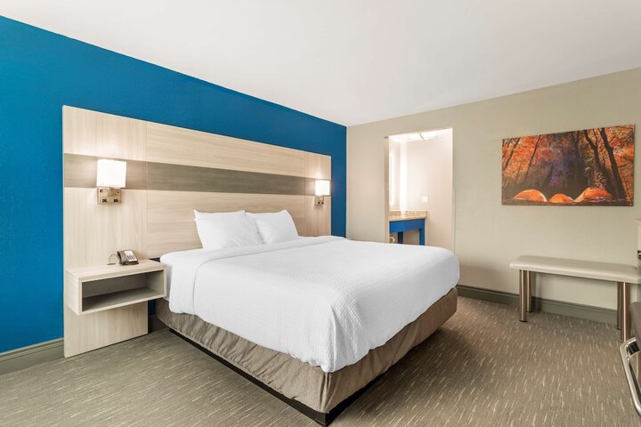 Best Western Plus Cleveland Inn & Suites