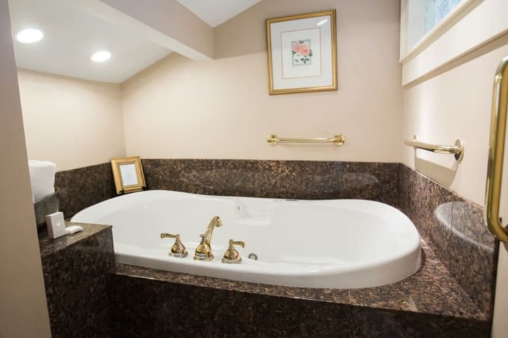 Albemarle Inn