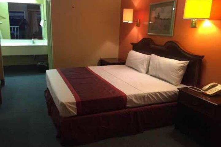 Room 7 of 28