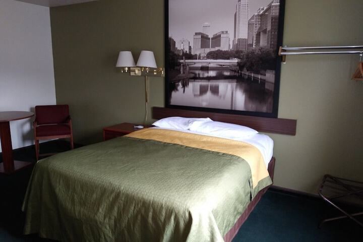 Room 12 of 32