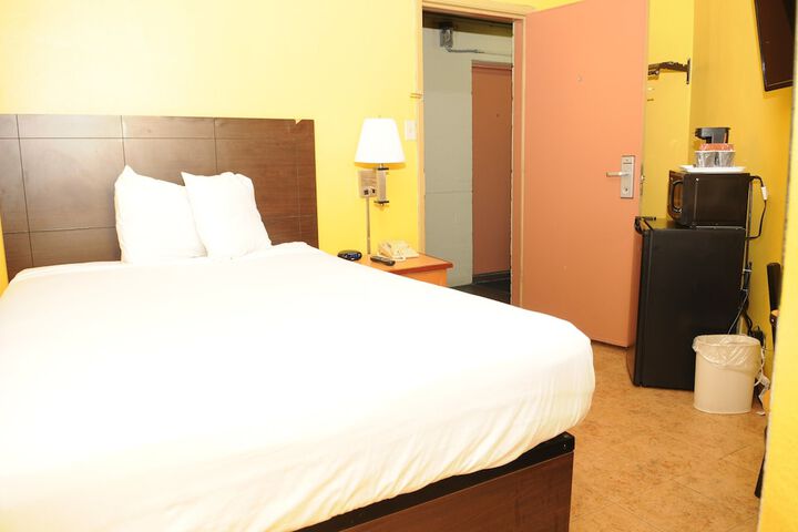 Room 10 of 17