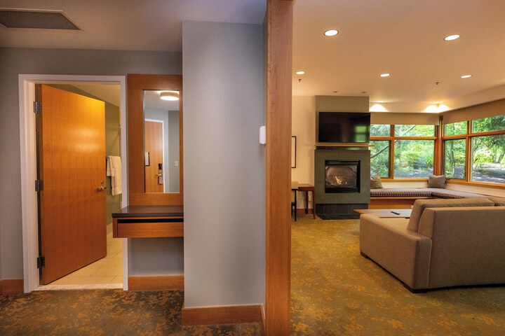 Cedarbrook Lodge